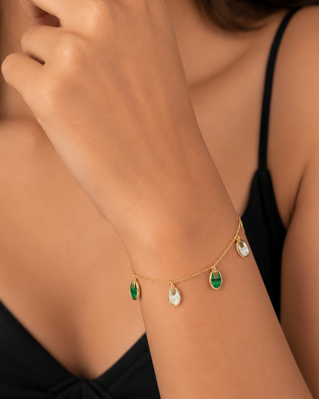 CHIC DAINTY OVAL MEDALLION DROP BRACELET