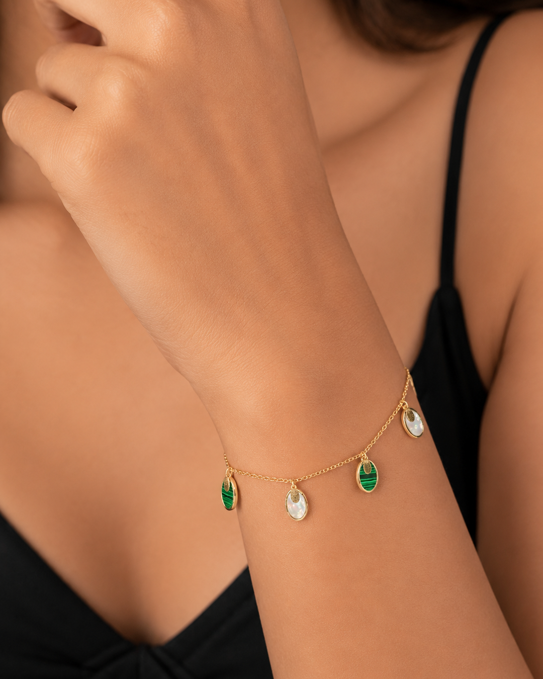 CHIC DAINTY OVAL MEDALLION DROP BRACELET
