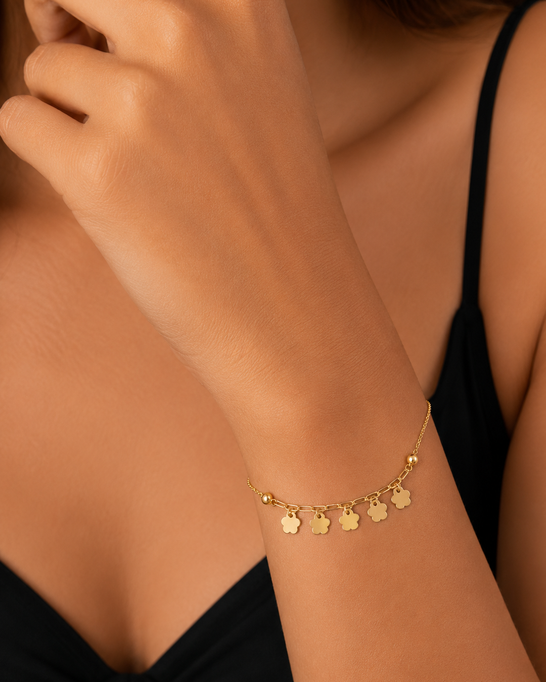 DAINTY FLOWER CHARM DANGLE BRACELET