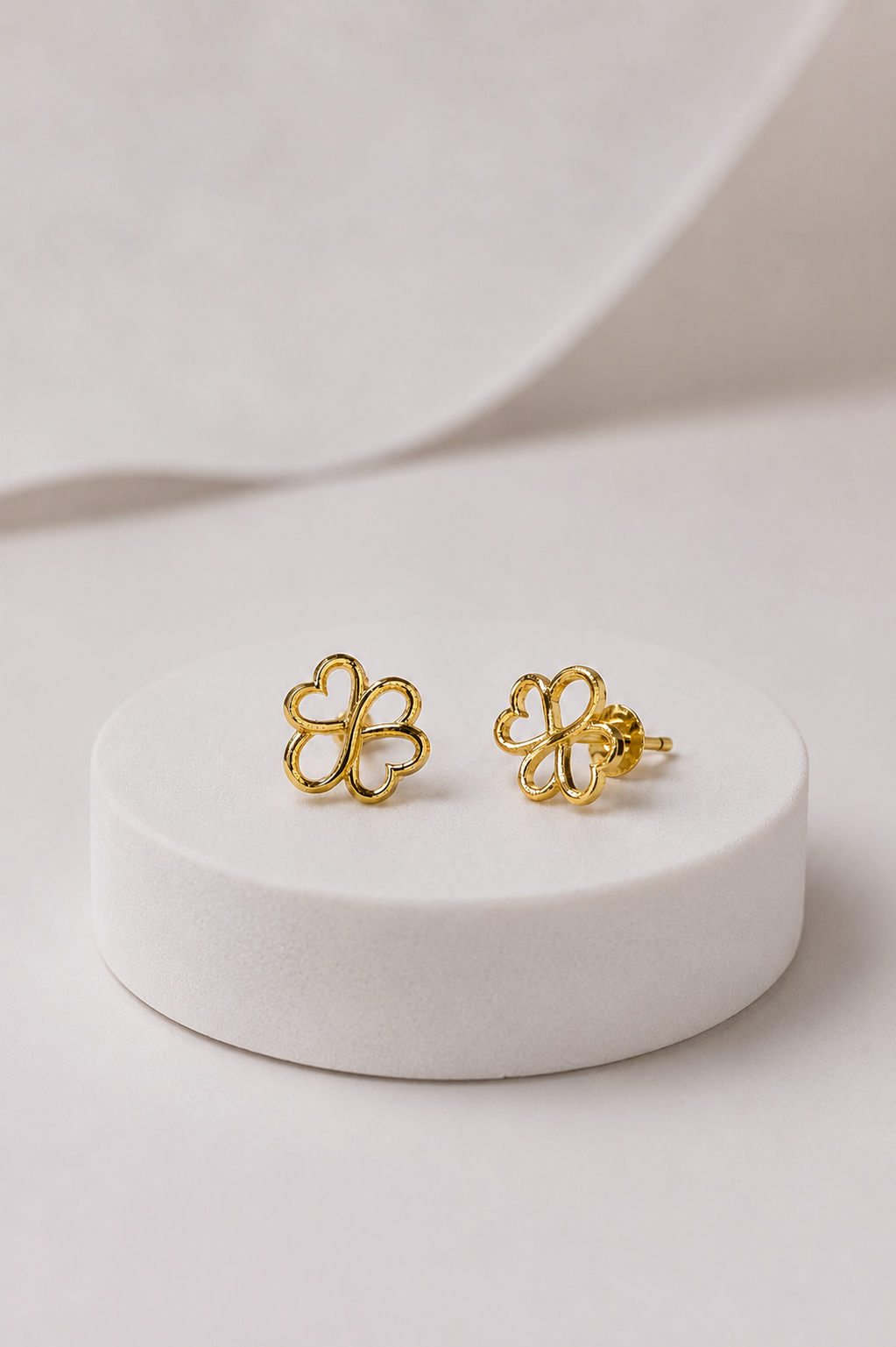 MINIMALIST CUTOUT CLOVER EARRINGS