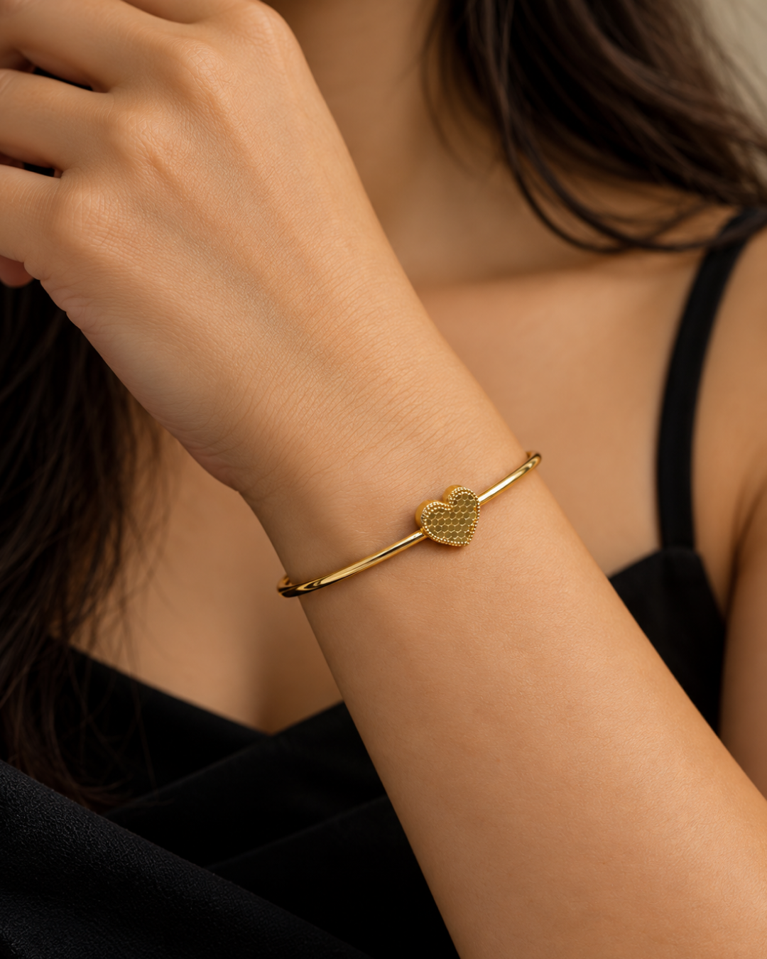 HEART STATION HINGED BANGLE