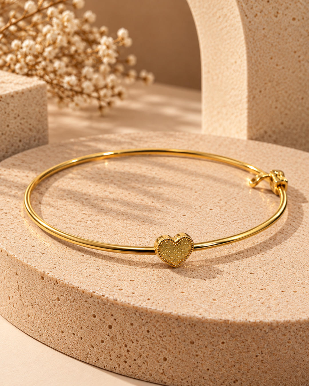 HEART STATION HINGED BANGLE