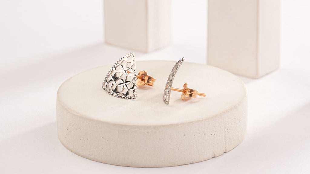 TRIANGLE NET EARRINGS