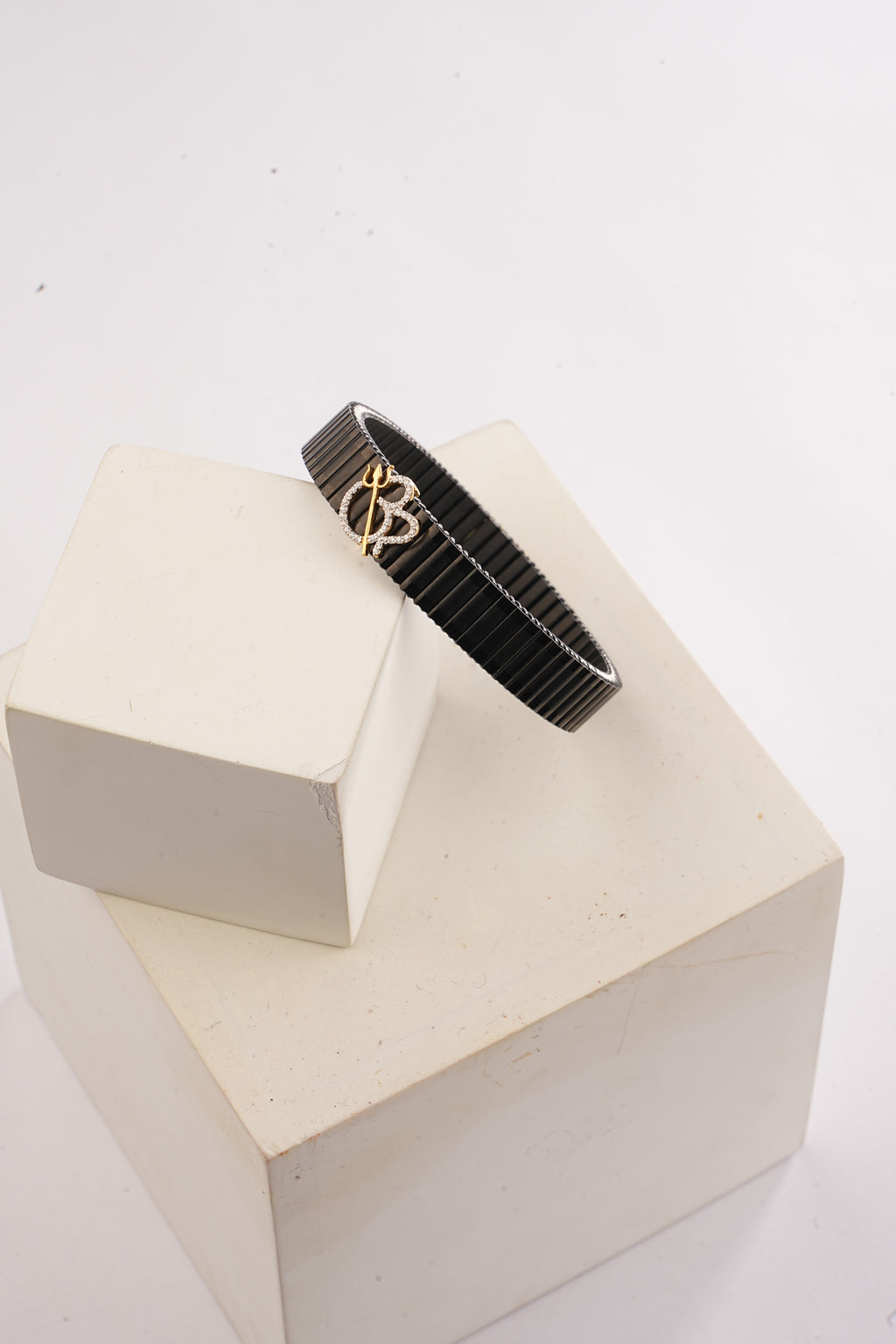 OM W TRISHUL BRACELET