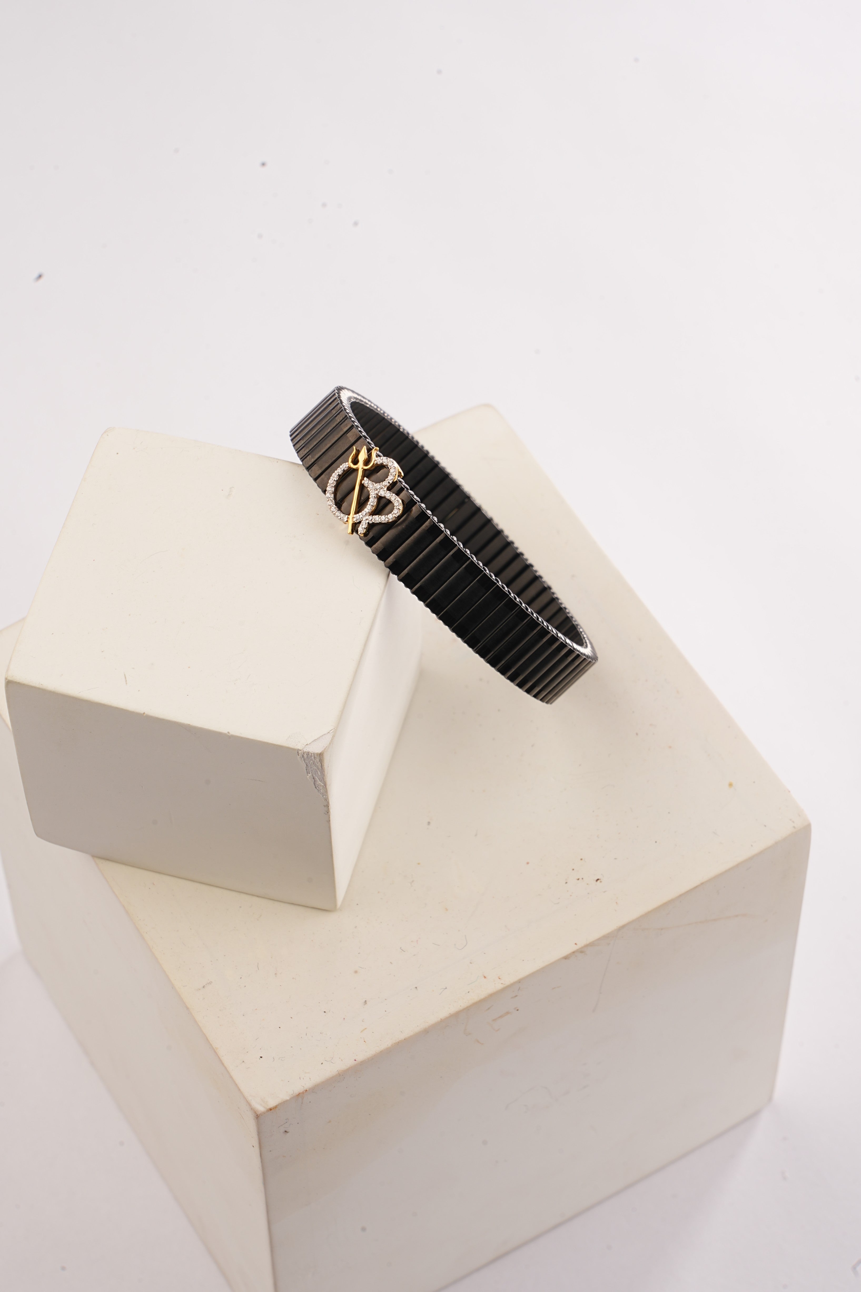 OM W TRISHUL BRACELET