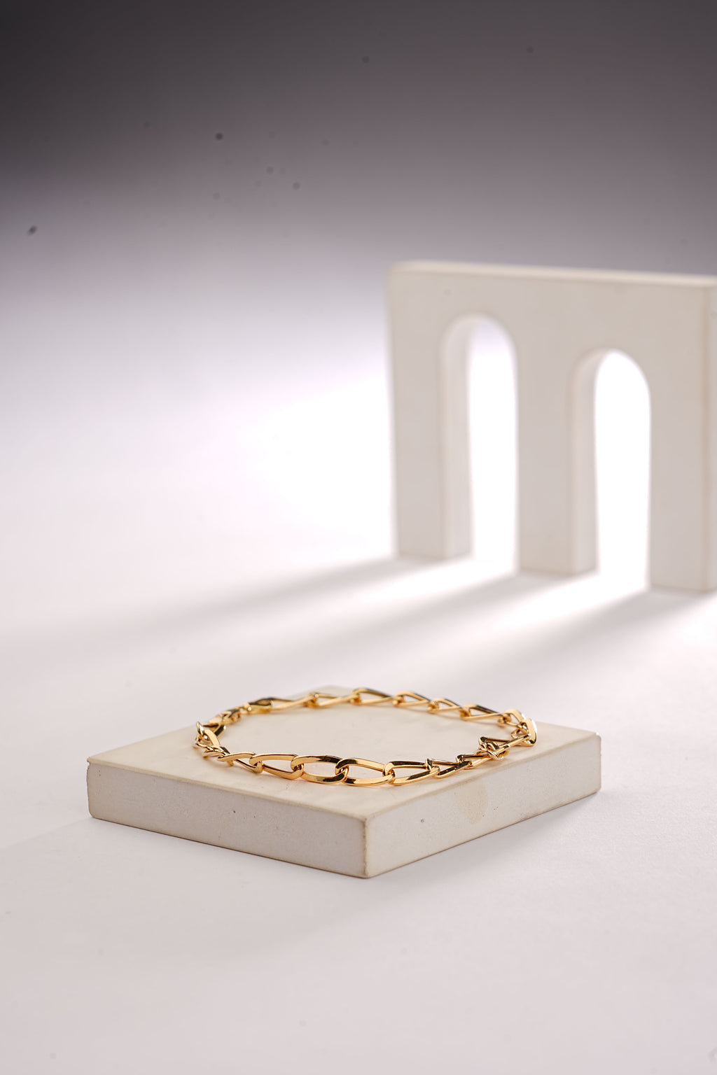 CURVED LINK BRACELET