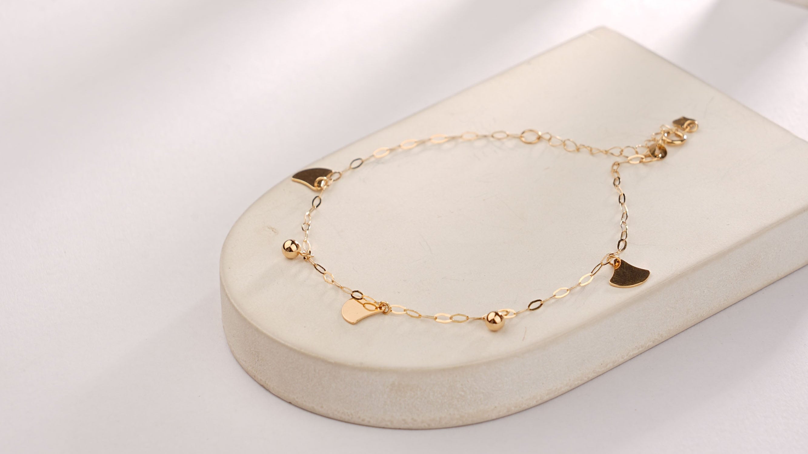 CLOVER CHARMS BRACELET