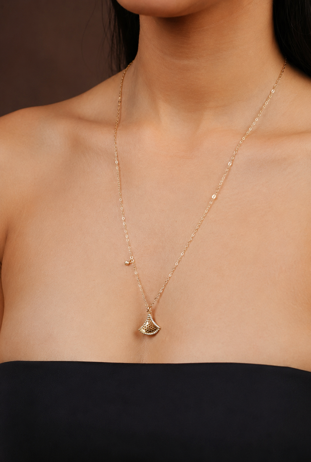 DIVA FAN CHARM STATION  NECKLACE