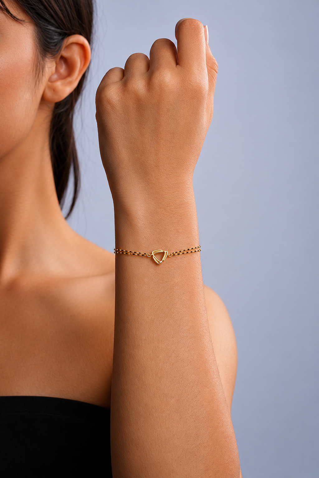 TRIANGLE BLACK BEAD BRACELET