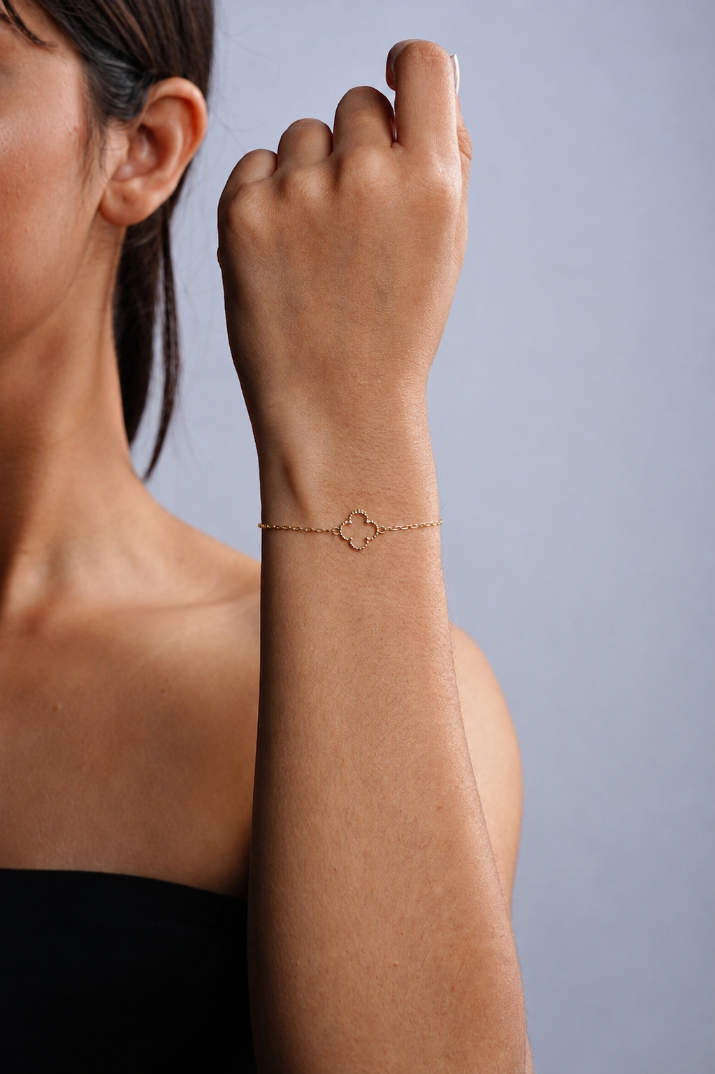 MINIMALIST OPEN CLOVER DECOR BRACELET