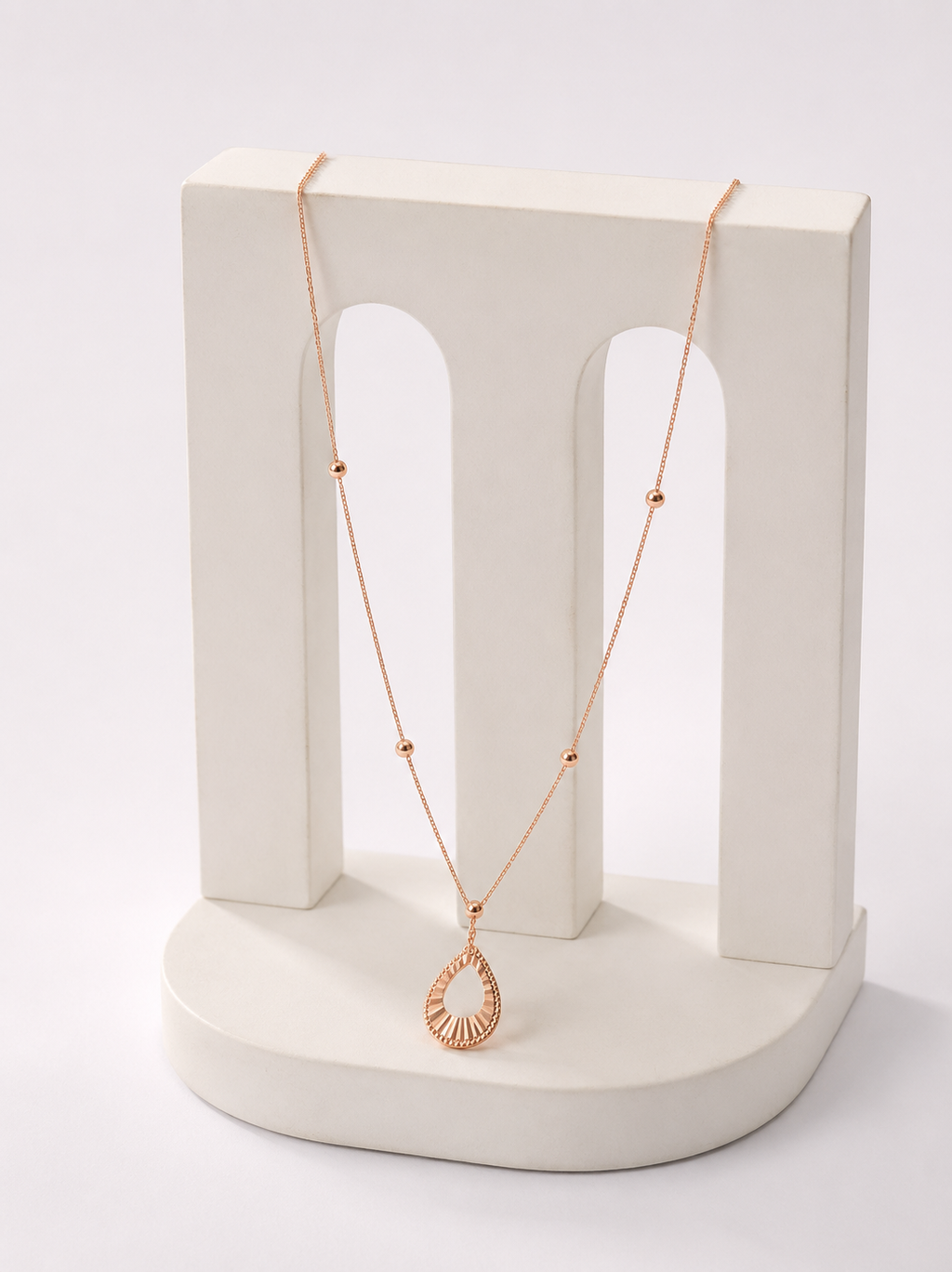CHIC SUNBURST NECKLACE