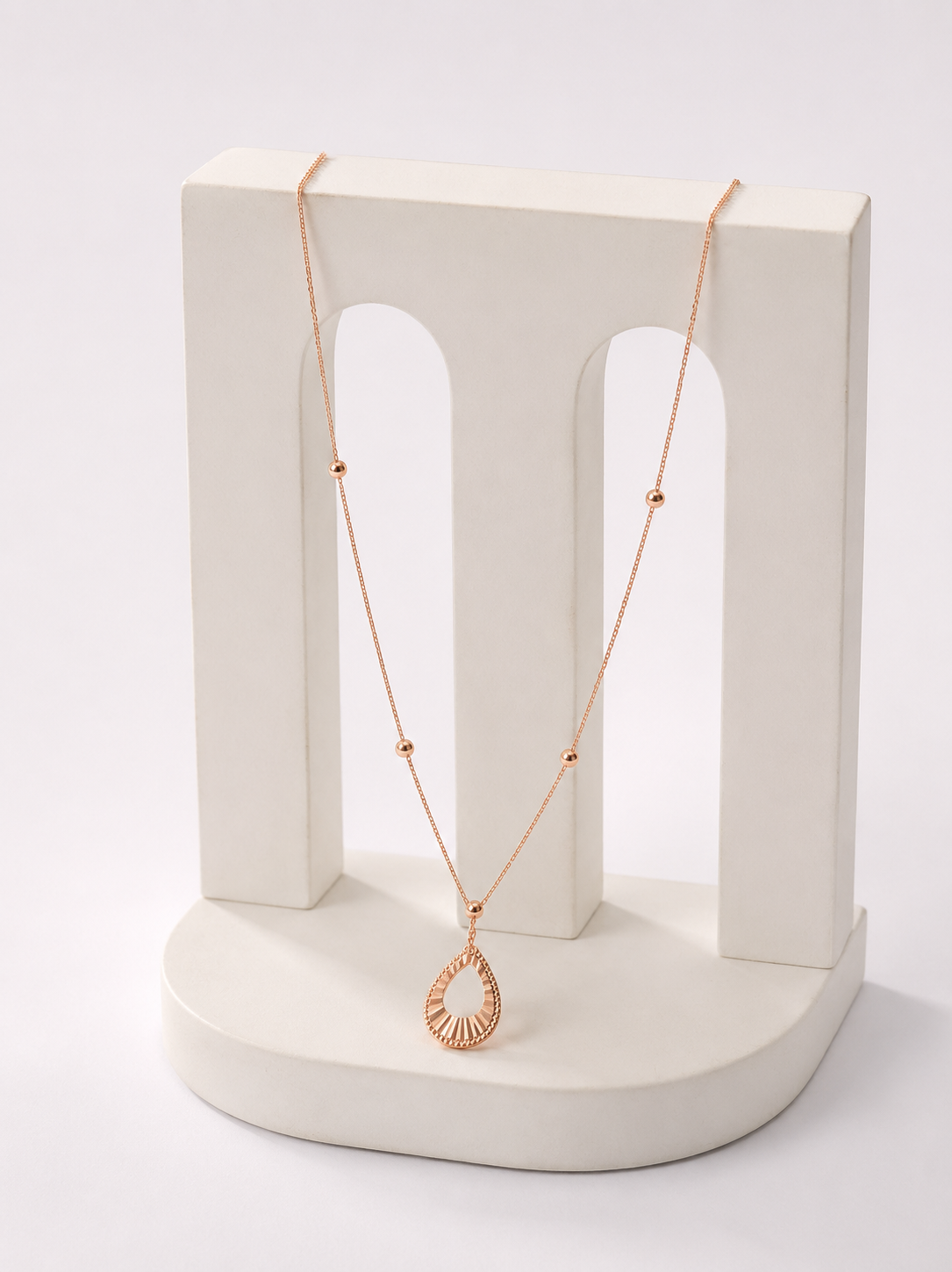 CHIC SUNBURST NECKLACE