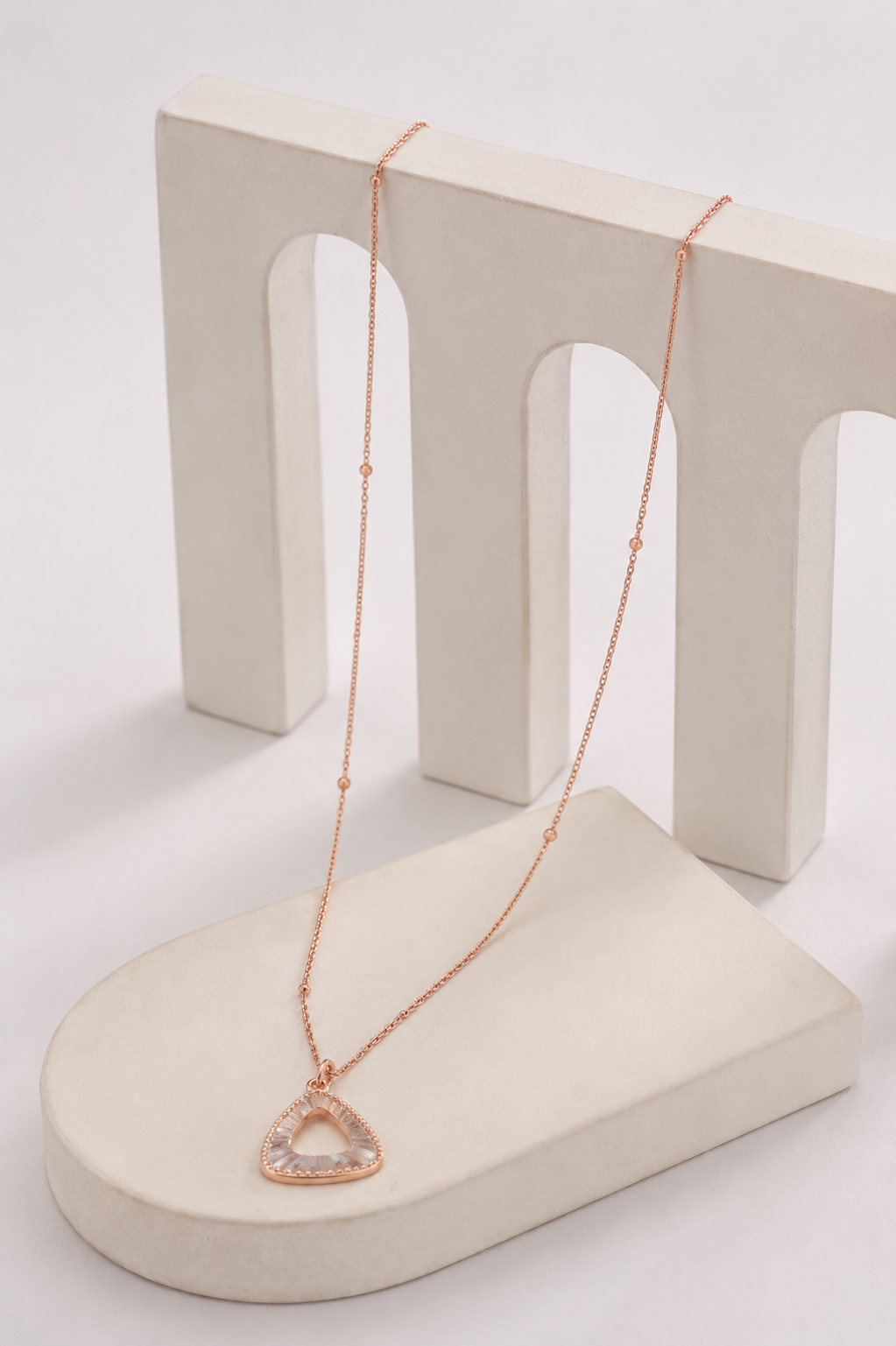 PRISM TRIANGLE CHAIN