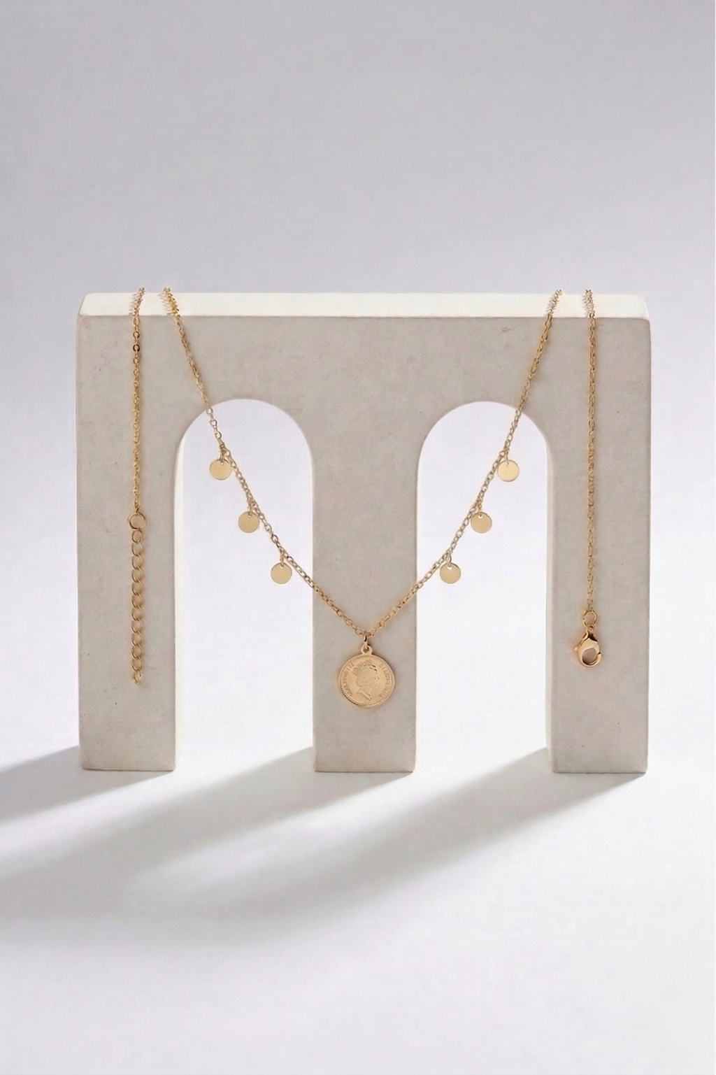 SHIMMERING DISC NECKLACE