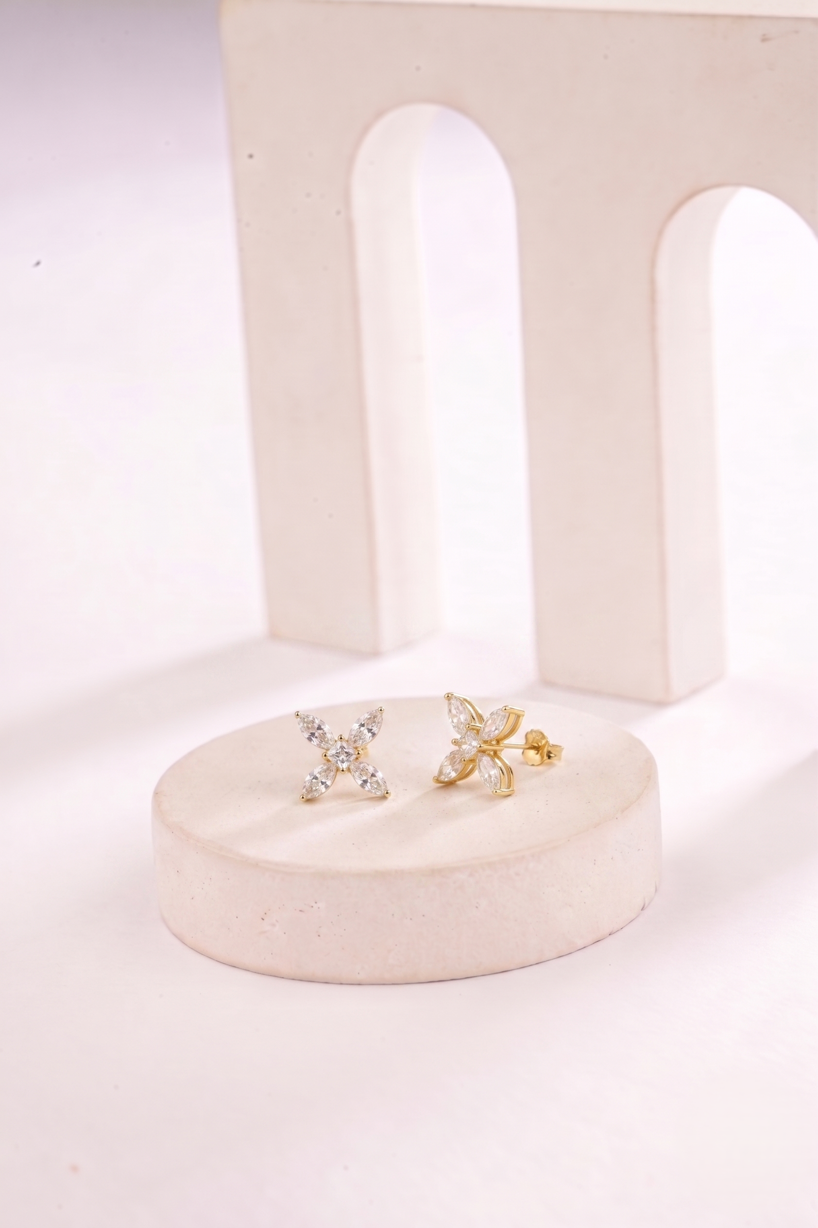 MARQUISE GLOW EARRINGS